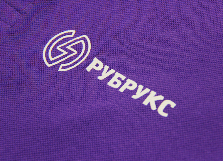 Футболка поло с логотипом и другие сувениры для Рубрукс